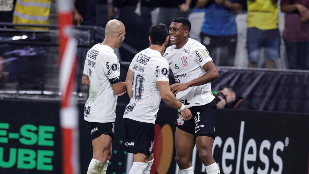Terça-feira (11/7) - Corinthians x Universitario: jogo de ida dos playoffs da Sul-Americana
