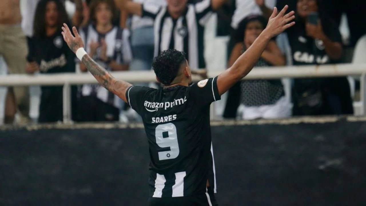 Sábado (15/7) - Em casa, o líder Botafogo encara o Bragantino no Engenhão