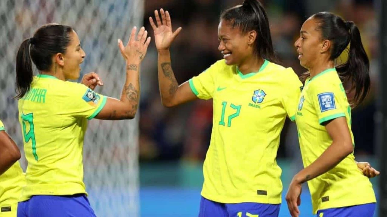 Sábado (29/7) - Brasil e França fazem clássico mundial na Copa de futebol feminino