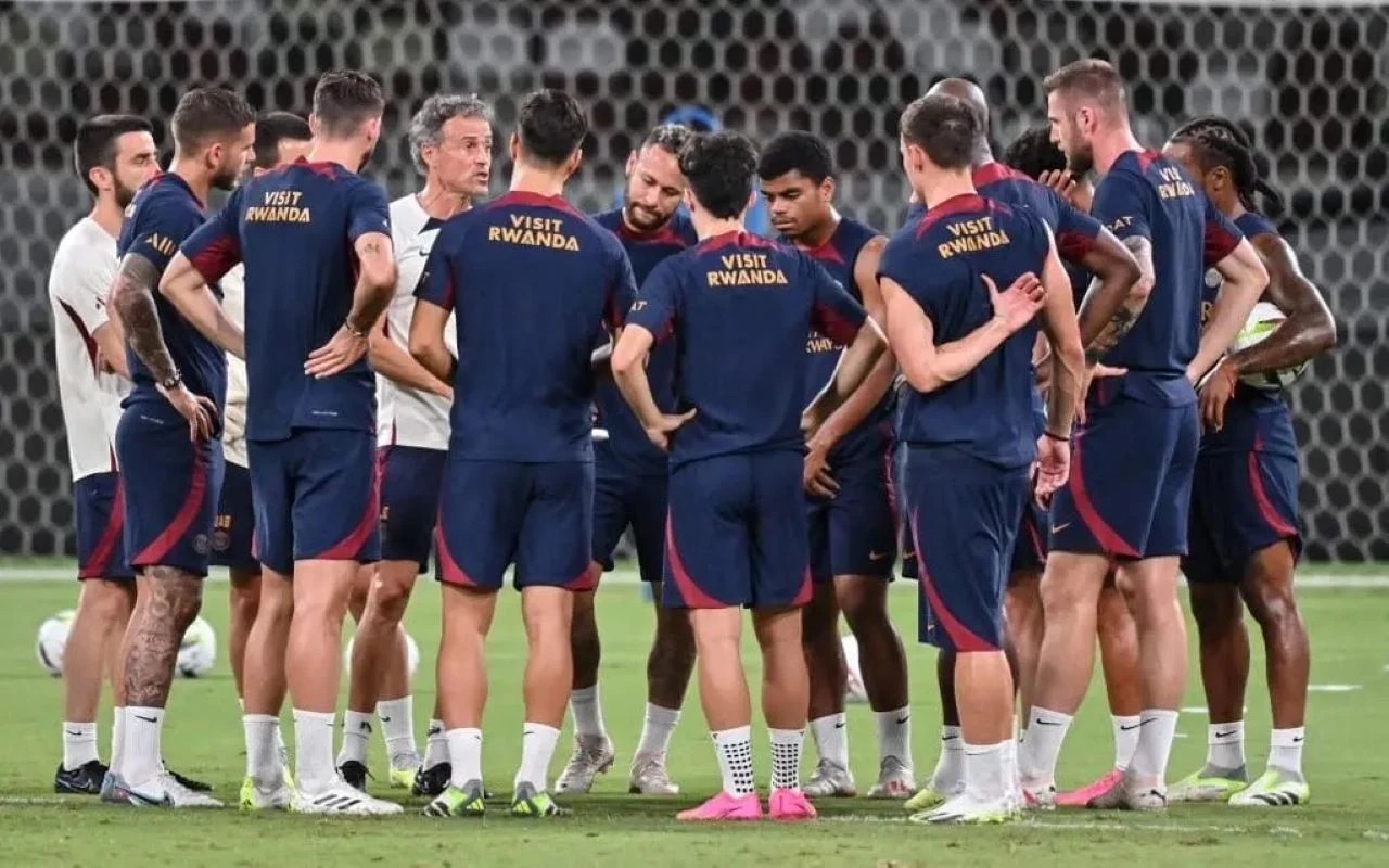 Sábado (12/8) - Sem Neymar e Mbappé, PSG estreia no Francês contra o Lorient 